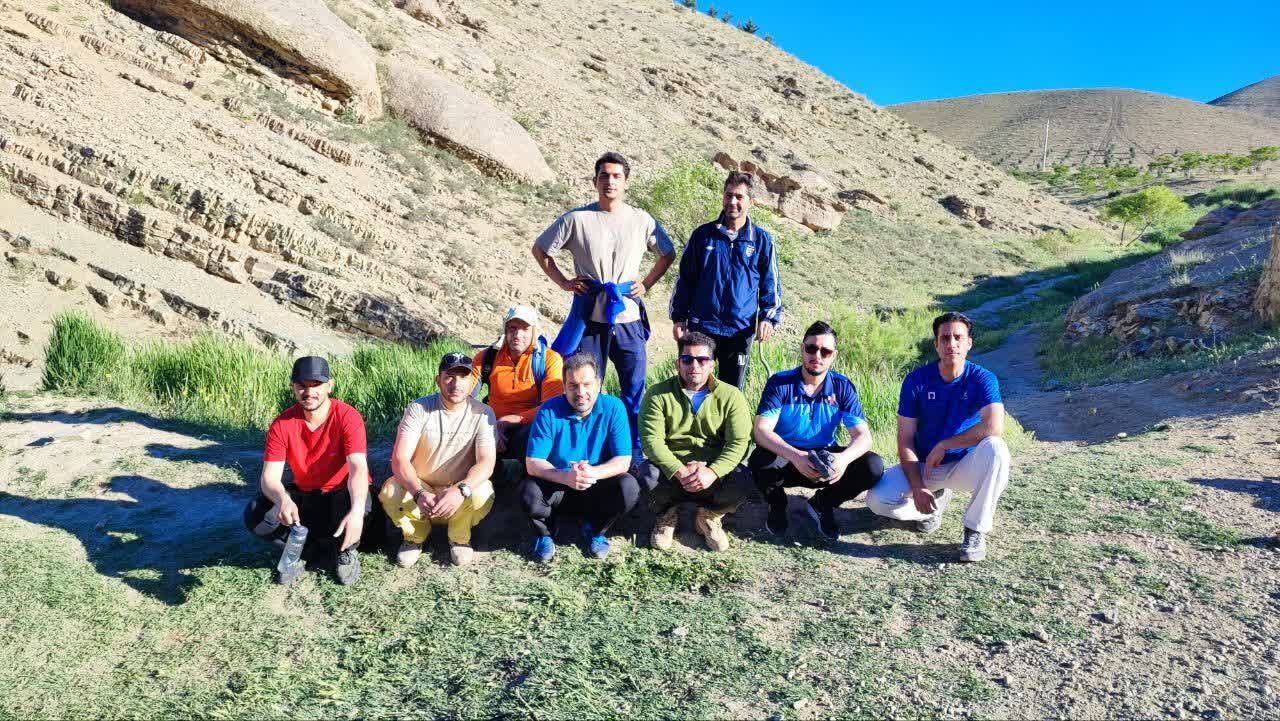 کوهپیمایی آتش‌نشانان فردیس روحیه تیمی و آمادگی عملیاتی را تقویت کردند