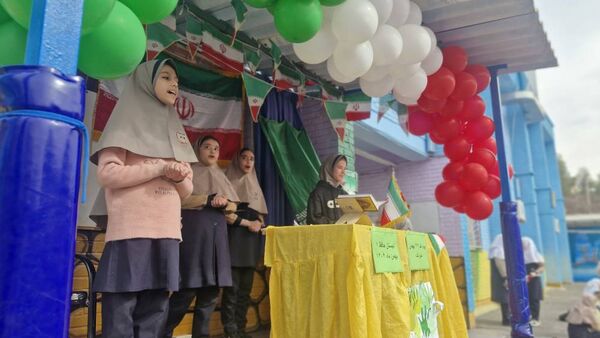 سالروز پیروزی انقلاب اسلامی در دبستان حافظ یک