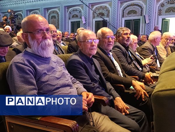 شب شعر آیینی پیرغلامان حسینی برگزار شد