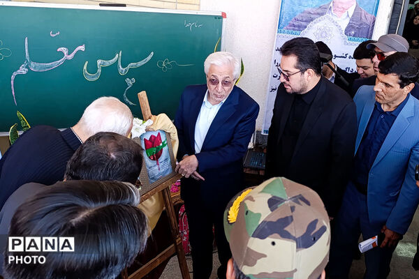 آیین زنگ سپاس معلم در هنرستان نور هل اتی حصار گرمخان