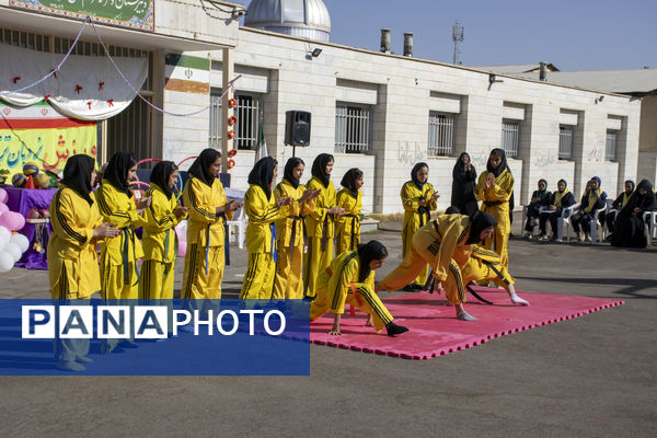 مشعل دوازدهمین دوره المپیادهای ورزشی درون مدرسه‌ای در شهر نیم‌ور روشن شد