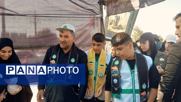 خدمت‌رسانی موکب سازمان دانش‌آموزی کهگیلویه و بویراحمد در پیاده‌روی جاماندگان اربعین