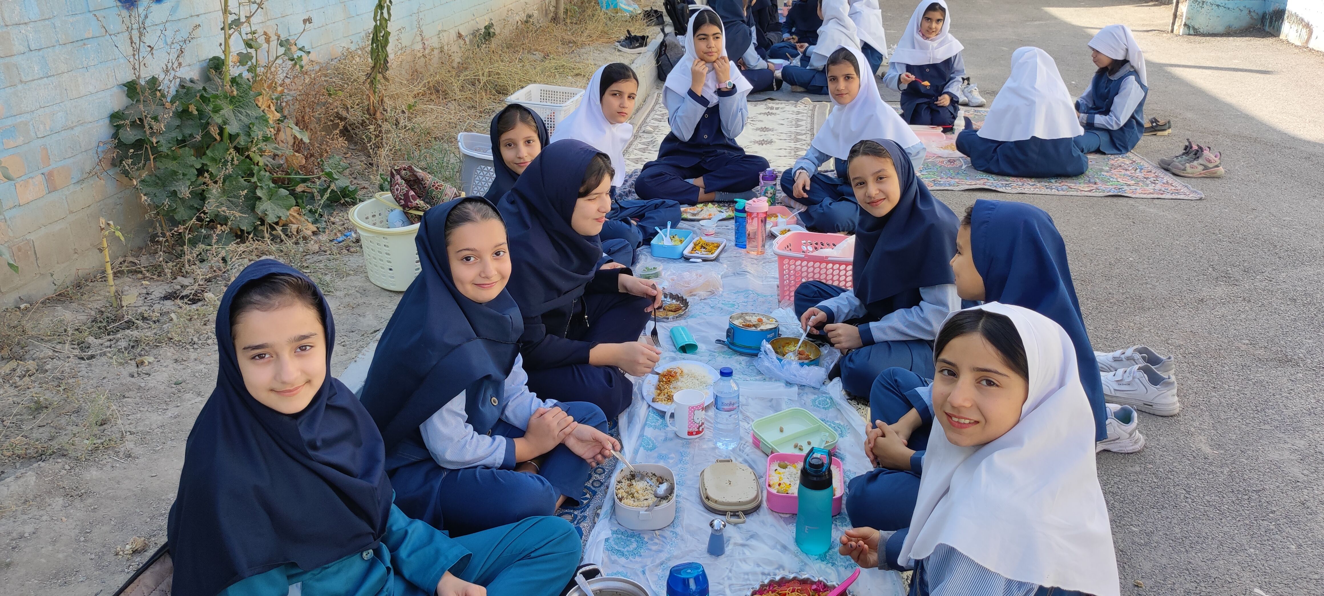 نهار سالم به مناسبت روز جهانی غذا و پوکی استخوان در مدرسه شهید خاقانی شیروان