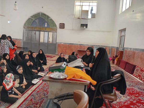  کارگاه مهارت های زندگی ویژه دختران جوان در خلیل آباد
