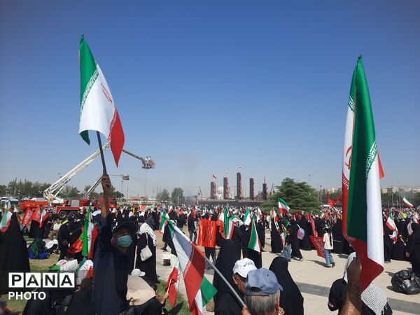وداع باشکوه ملت با رهبر انقلاب و تشییع پیکر پاک و مطهر ایشان