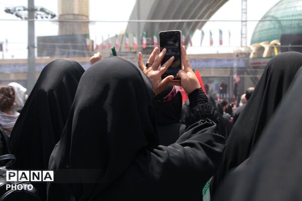 آخرین وداع با قائد شهید: پیکر مطهر آیت‌الله سیدعلی‌خامنه‌ای در میان سیل عاشقان به مصلی تهران رسید 