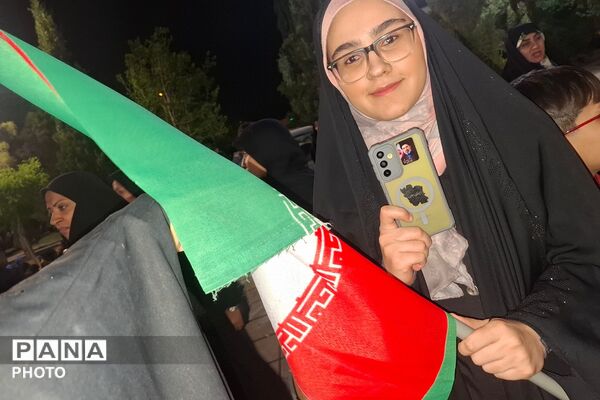 برای حفظ ایران، سنگر ما خیابان