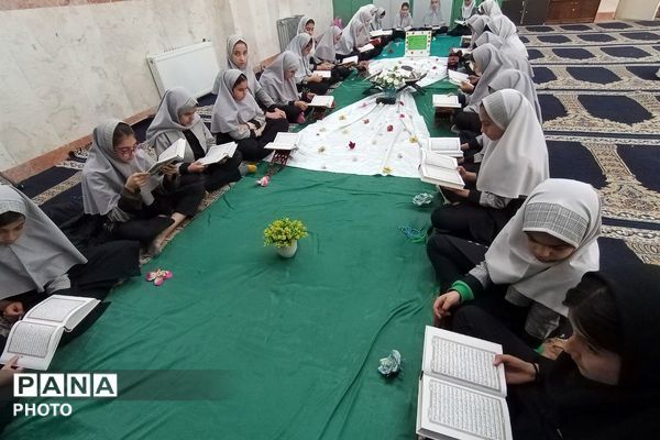 محفلی به وسعت نور در دبستان شهید آقچه‌لو رباط‌کریم