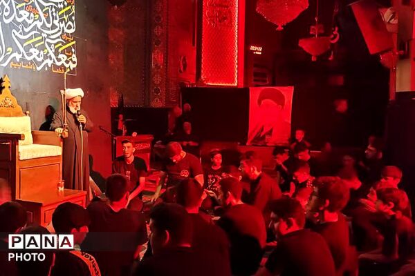  نوجوانان در سوگ حسین(ع) گریستند