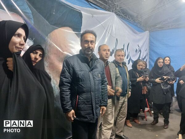 اجتماع باشکوهی فرهنگیان استان البرز در چهلم شهادت رهبر و دانش‌آموزان میناب