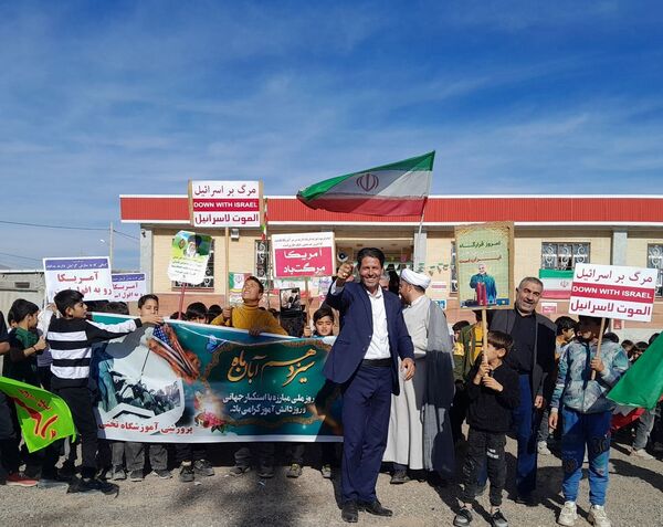 راهپیمایی ۱۳ آبان دانش‌آموزان روستای نمرور 