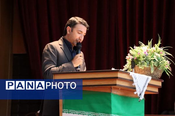 تجمع دانش‌آموزان آموزشگاه‌های شمال غرب شیراز در روز دانش‌آموز