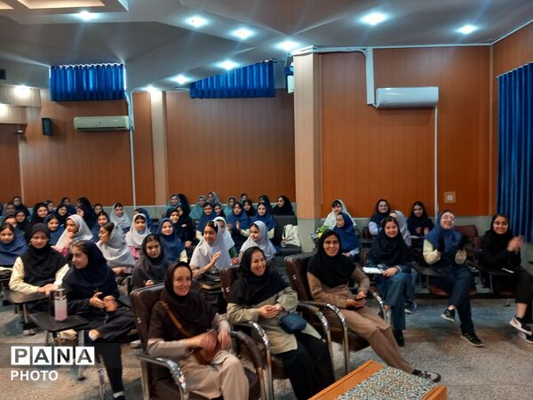 جشن جوانه ها در دبیرستان دوره اول آرمینه مصلی نژاد ناحیه ۶