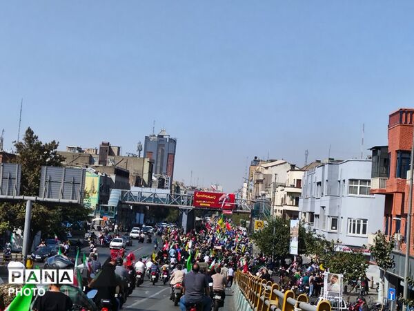 رزمایش اقتدار موتورسواران جان‌فدا در تهران