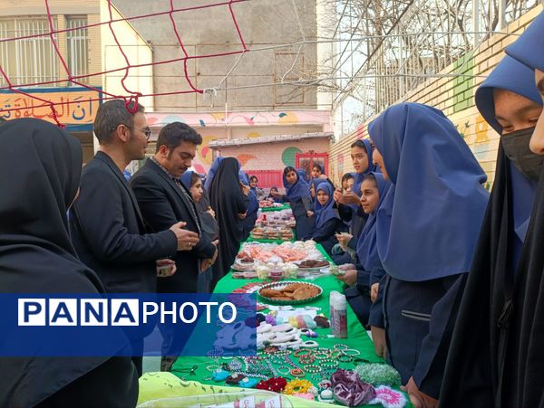 برپایی بازارچه دانش آموزی در دبیرستان دکتر جواد حداد۲ 