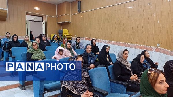 برگزاری جلسه انجمن اولیا و مربیان در کانون سمیه شیروان