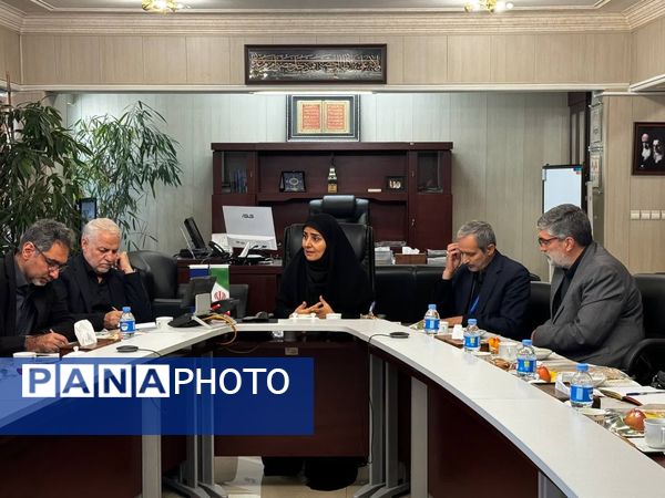 بازدید وزیر راه و شهرسازی از روند خدمات‌رسانی زائران در ایام پایانی دهه صفر