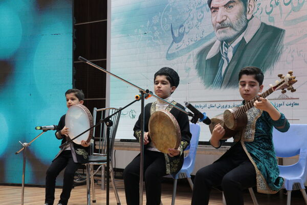 جشنواره علمی و ادبی شهریارخوانی دانش‌آموزی در تبریز