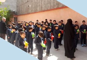 سنت حسنه‌ای که از معلم فقید تبریزی بر جا ماند؛ اهدای قلک دانش‌آموزان به بیماران مبتلا به سرطان