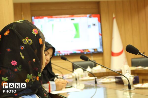 افتتاح خانه هنرمندان جمعیت هلال احمر همدان با هدف جذب هنرمندان شاخص