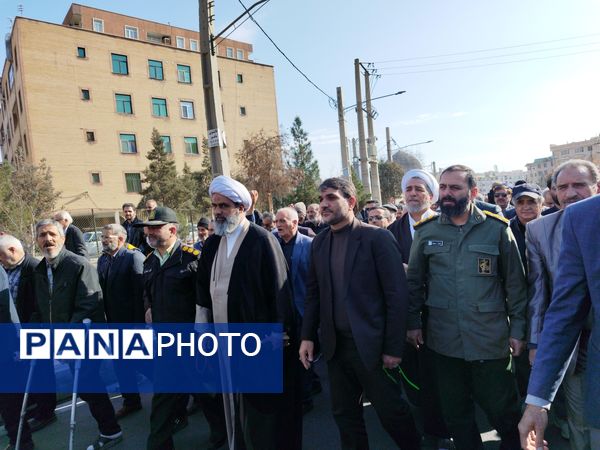 حضور پر شور مردم غیور ملارد در نماز جمعه و راهپیمایی جشن پیروزی و نصر الهی 