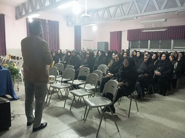 برگزاری کارگاه آموزش خانواده در دبیرستان نمونه اندیشه
