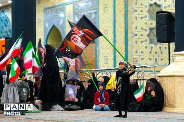 اجتماع بانوان انقلابی به مناسبت چهلم قائد امت و شهدای میناب در مسجد جمکران 