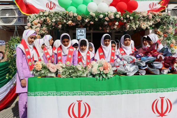 زنگ انقلاب در مدارس رودبار جنوب به صدا درآمد 