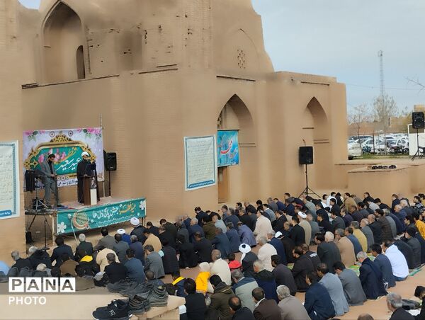 اقامه نماز بندگی در مسجد جامع تاریخی شهر رشتخوار