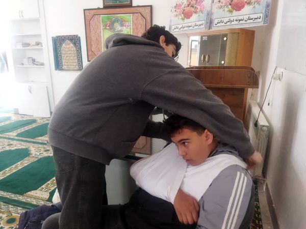 برگزاری سومین جلسه طرح دادرس در محل نمازخانه دبیرستان نمونه دانش
