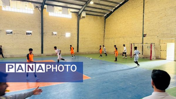 قهرمانی علامه محمدتقی گرو در مسابقات فوتسال سالگرد پیروزی انقلاب در سندرک