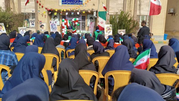 طنین گلبانگ انقلاب در دبیرستان شبانه روزی همای رحمت شهرستان سرخس