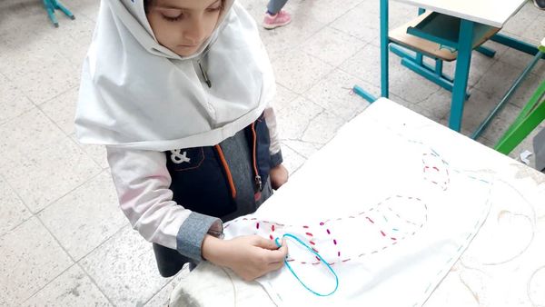 وقتی معلم، خیاط می‌شود