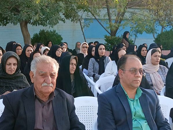  اولین مجمع انجمن اولیا و مربیان در دبیرستان فاطمیه