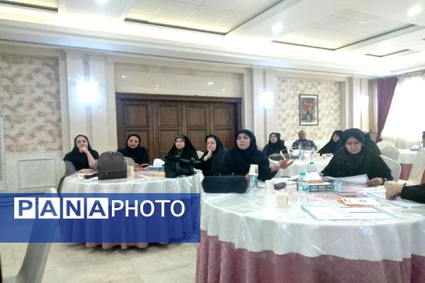 دوره و کارگاه تعاملی مربی، راهبر نسل جدید در مشهد