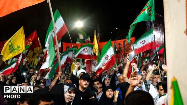 نودودمین شب ایستادگی  مردم کرج