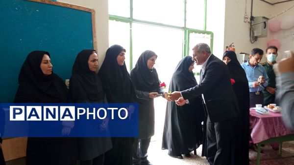 مراسم سپاس معلم در مدارس شهرستان دره شهر