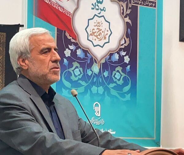 دیدار اعضای بسیج دانش آموزی و اعضای انجمن اسلامی با امام جمعه شهرستان کاشمر 