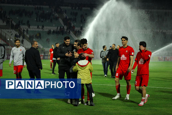 بازی تراکتور و گل‌گهر در تبریز 