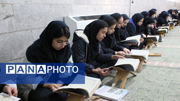 برگزاری جلسات انس با قرآن در دبیرستان دخترانه معلم 