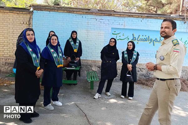 روز دوم دوره آموزشی مربیان پیشتازان بجنورد؛ آموزش مهارت‌های خلاقانه و تشکیلاتی_2