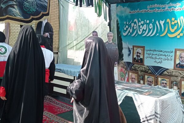 رژه اقتدار هلال‌احمری‌ها در شهرستان پیشوا به مناسبت هفته دفاع مقدس