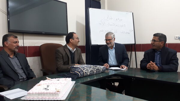 رونمایی از کتاب اولین گام مهمترین قدم در ابرکوه