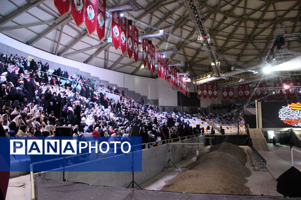 حضور دانش‌آموزان دبیرستان سردار سلیمانی در اجلاسیه شهدای دانش‌آموز استان البرز