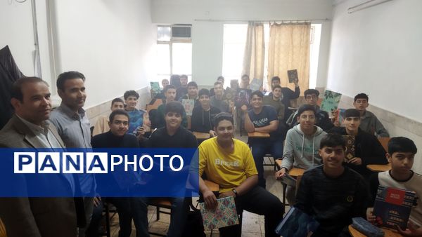 گرامیداشت روز دانش آموز در دبیرستان شاهد ابوذر غفاری 