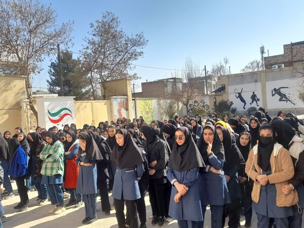گلباران تمثال امام و تقدیر از دانش‌آموزان برتر  هنرستان بصیرت آشخانه