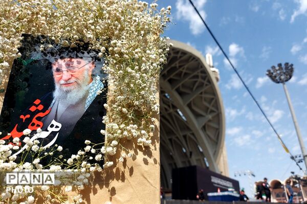 حضور باشکوه خونخواهان رهبر شهید در مصلی امام خمینی(ره) تهران