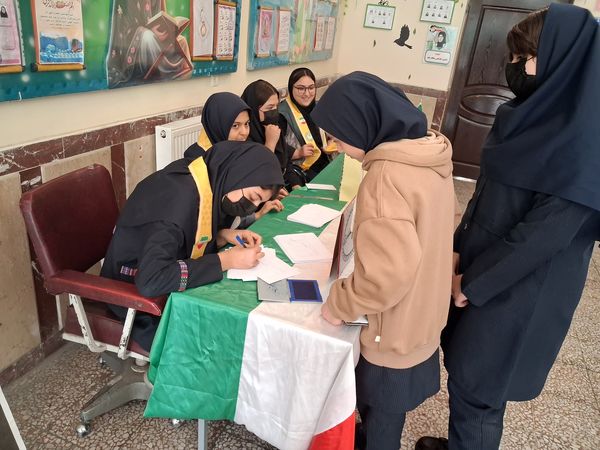 میزبانی پیشتازان مدرسه شهید مدرس در انتخابات شورای دانش‌آموزی