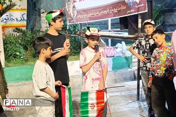 حضور پرشور دانش‌آموزان دبستان پسرانه کاظمیه در غرفه شهدای دانش آموز ورامین
