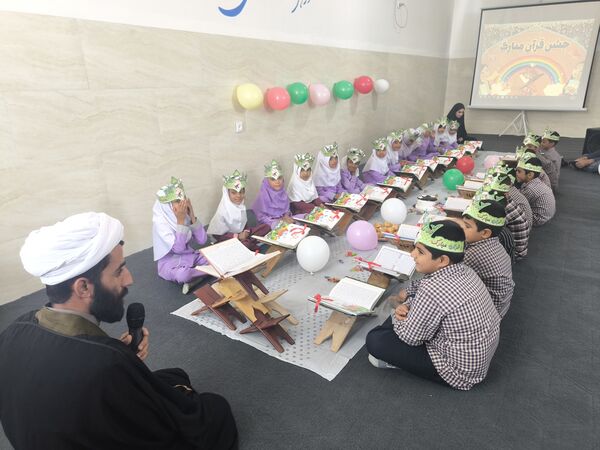 جشن قرآن کلاس اولی‌ها در دبستان شهید بهشتی قلعه‌گنج